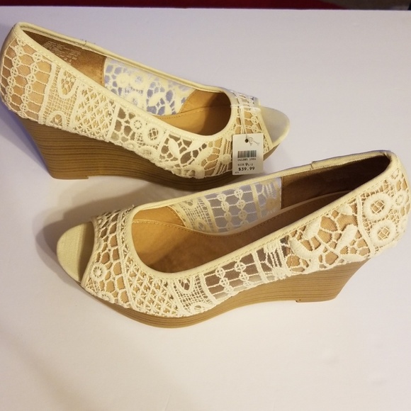 Peep toe wedge heels NWT - Picture 4 of 5